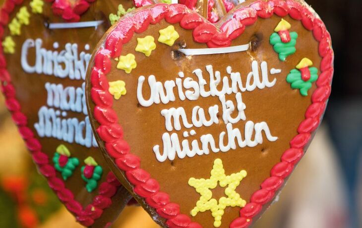 Lebkuchenherzen auf dem Münchner Christkindlmarkt, Deutschland