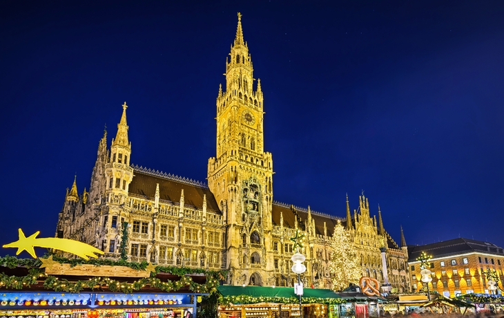 Münchner Christkindlmarkt auf dem Marienplatz, Deutschland