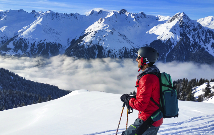 Skifahrer in den Alpen